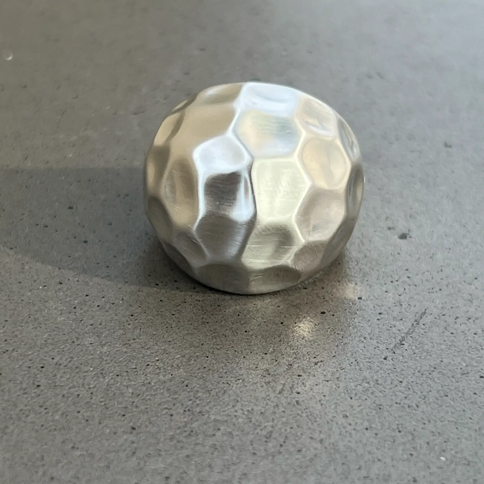 HAMMERED HIGH DOME RING
