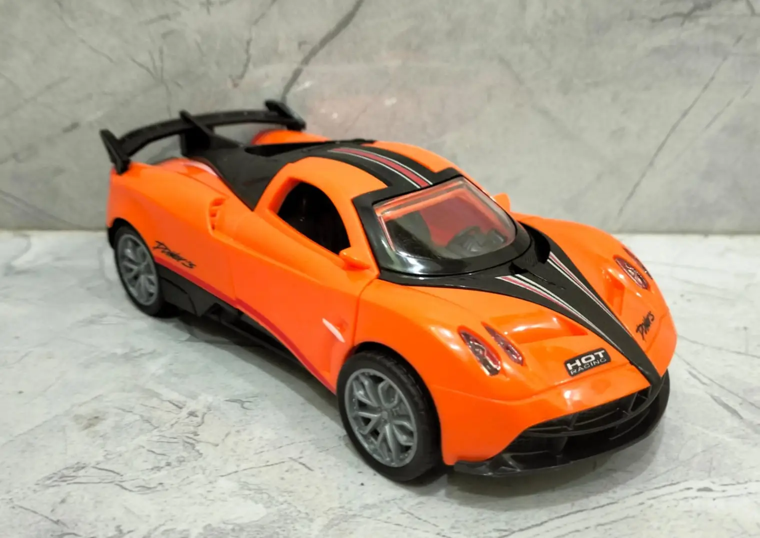 1:32 Scale Pagani Huayra ABS/Plastic Model Toy Car for Kids